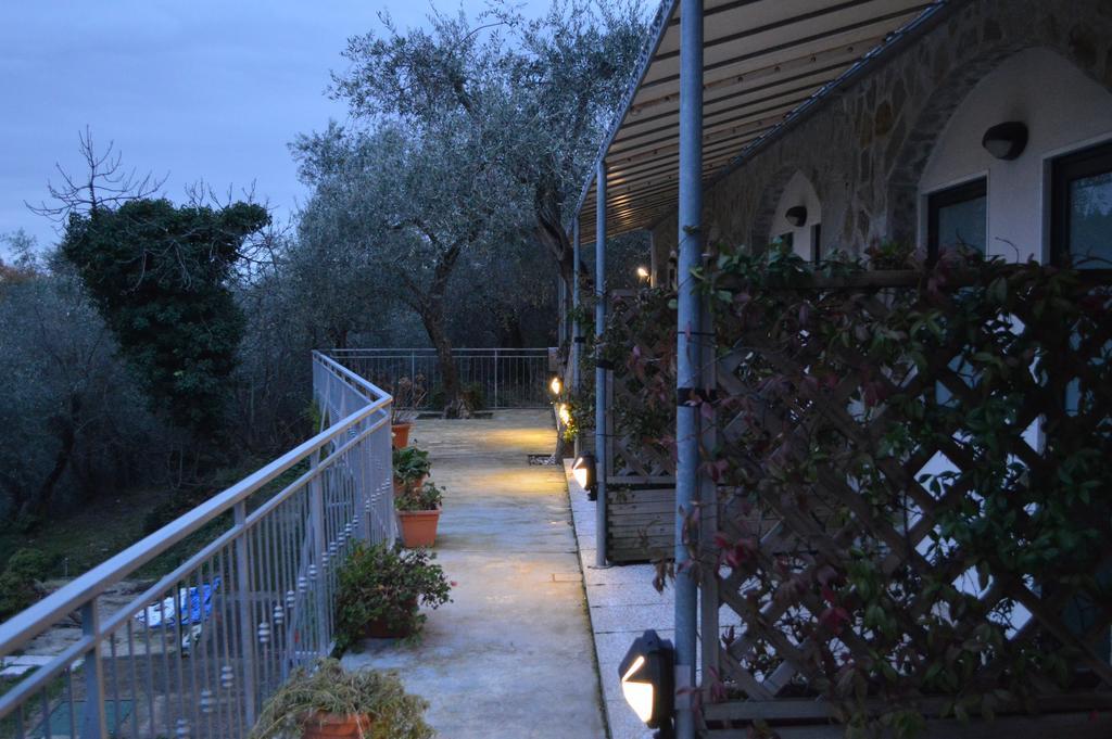 Affittacamere Arabafenice Vezzano Ligure Bagian luar foto