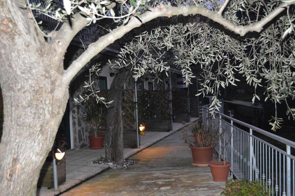 Affittacamere Arabafenice Vezzano Ligure Bagian luar foto